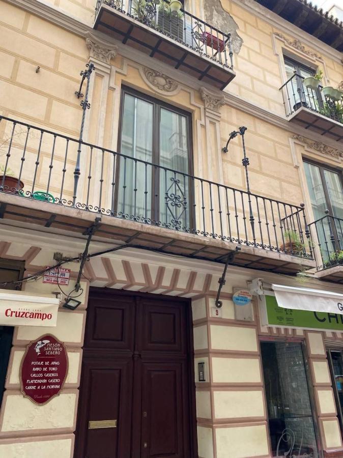 Holidays2Malaga Correo Viejo Next Cathedral Malaga With French Balconies Exteriör bild